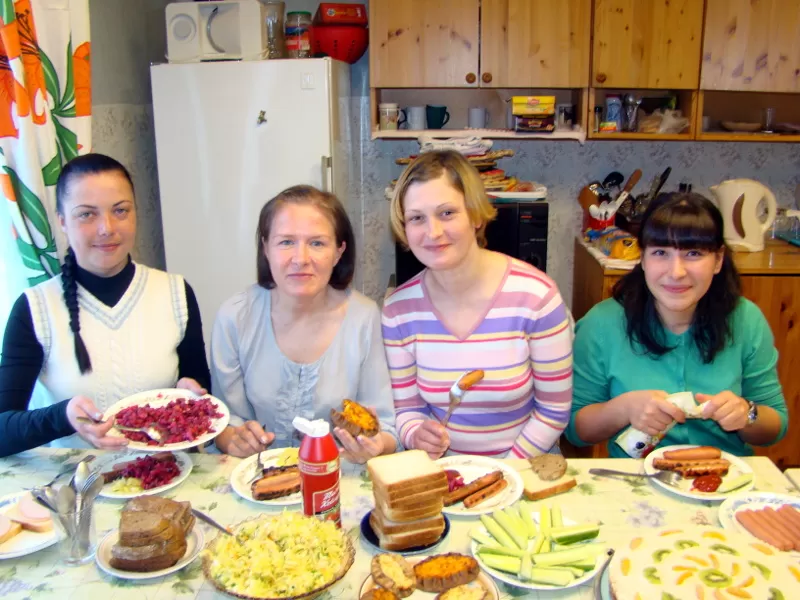 девушки на кухне центра, как можно женщине бросить пить